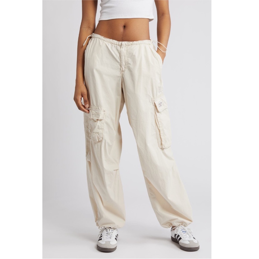 BDG Baggy Cotton Cargo Joggers / Parachute Pants in Dirty Ecru (NWOT)